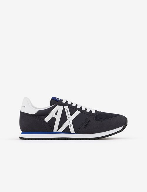 Tenis con logo multiples materiales