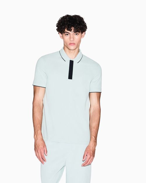 Polo de corte slim con inserción de botones