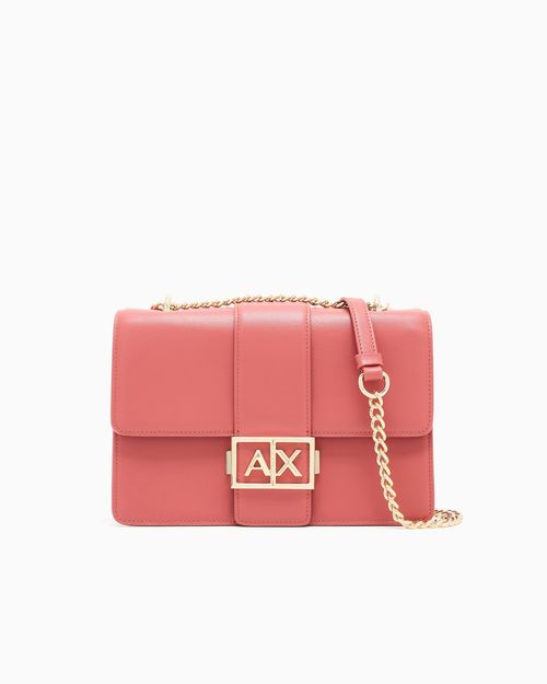 Bolso de hombro con logo metálico