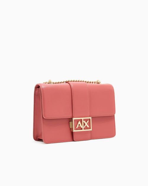 Bolso de hombro con logo metálico