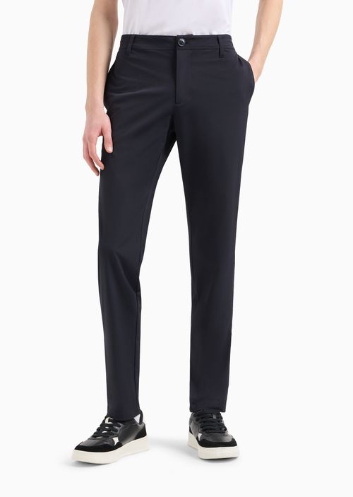 Pantalón slim fit de corte clásico