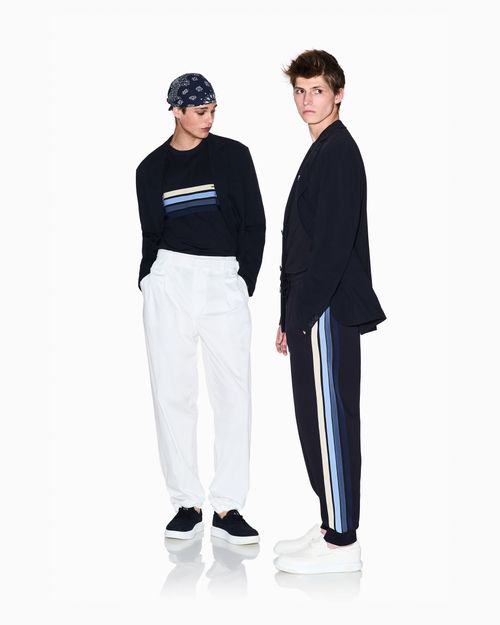 Chamarra de tejido técnico