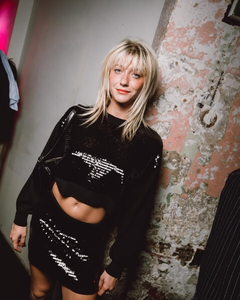 ISL_instagramSliderSection_1762138942240